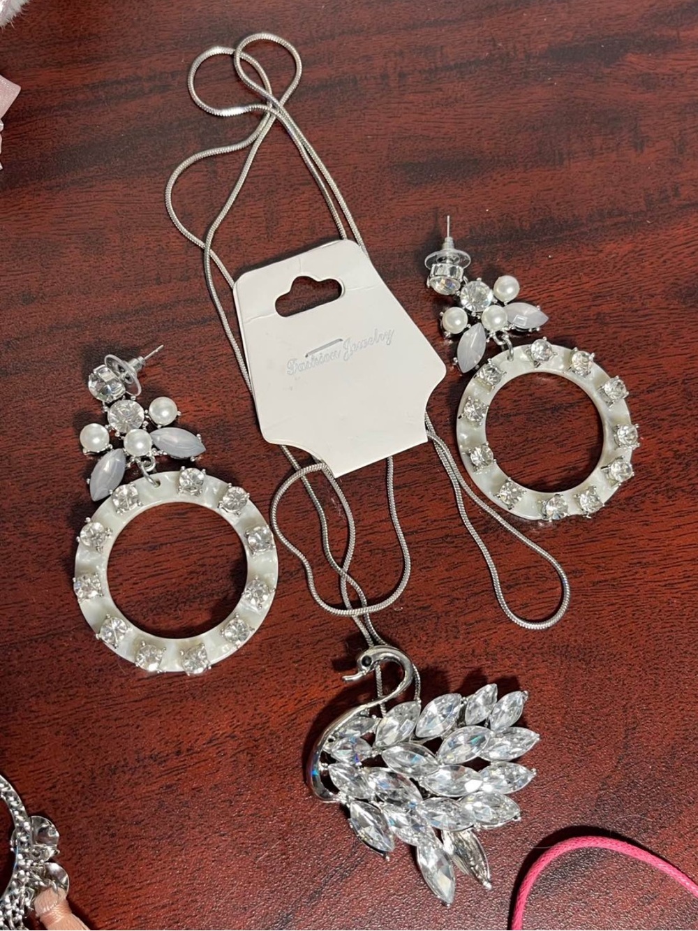 💖5 for $25😻 Crystal Swan Pendant Necklace and Circle Drop Earrings Set